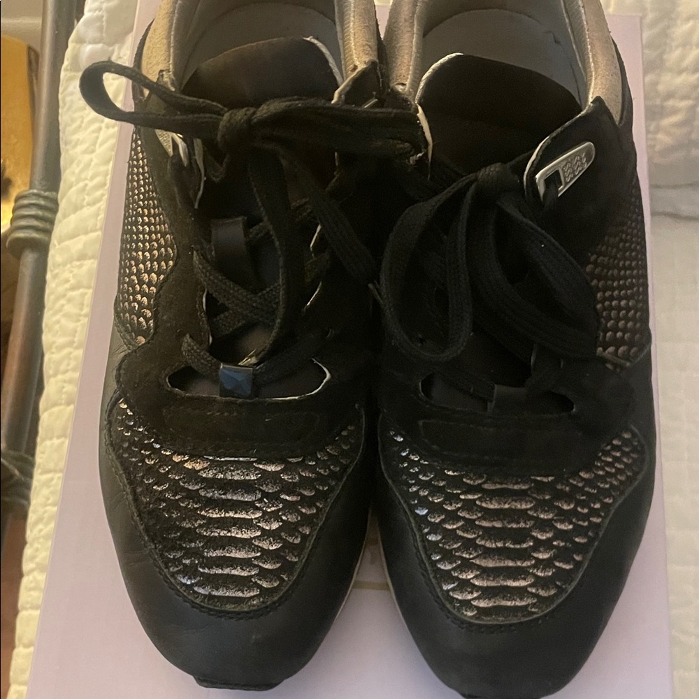 Geox Women's Black and Metallic Sneakers